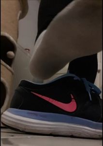 Deine Hinrichtung! Ersticke unter meinen Stinkesocken!!