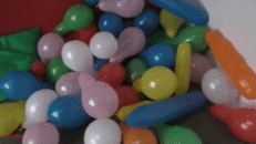 Luftballon Crushing und Geplatze